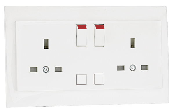 Prise Double de Courant Anglaise avec Interrupteur