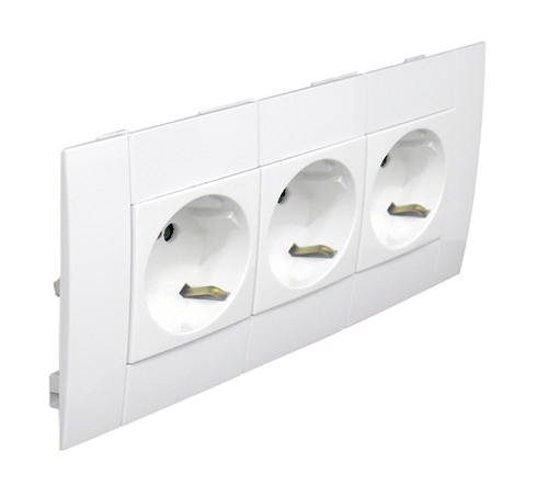 Triple Base Schuko Modular para Canales con Tapa L75 - 6 Módulos